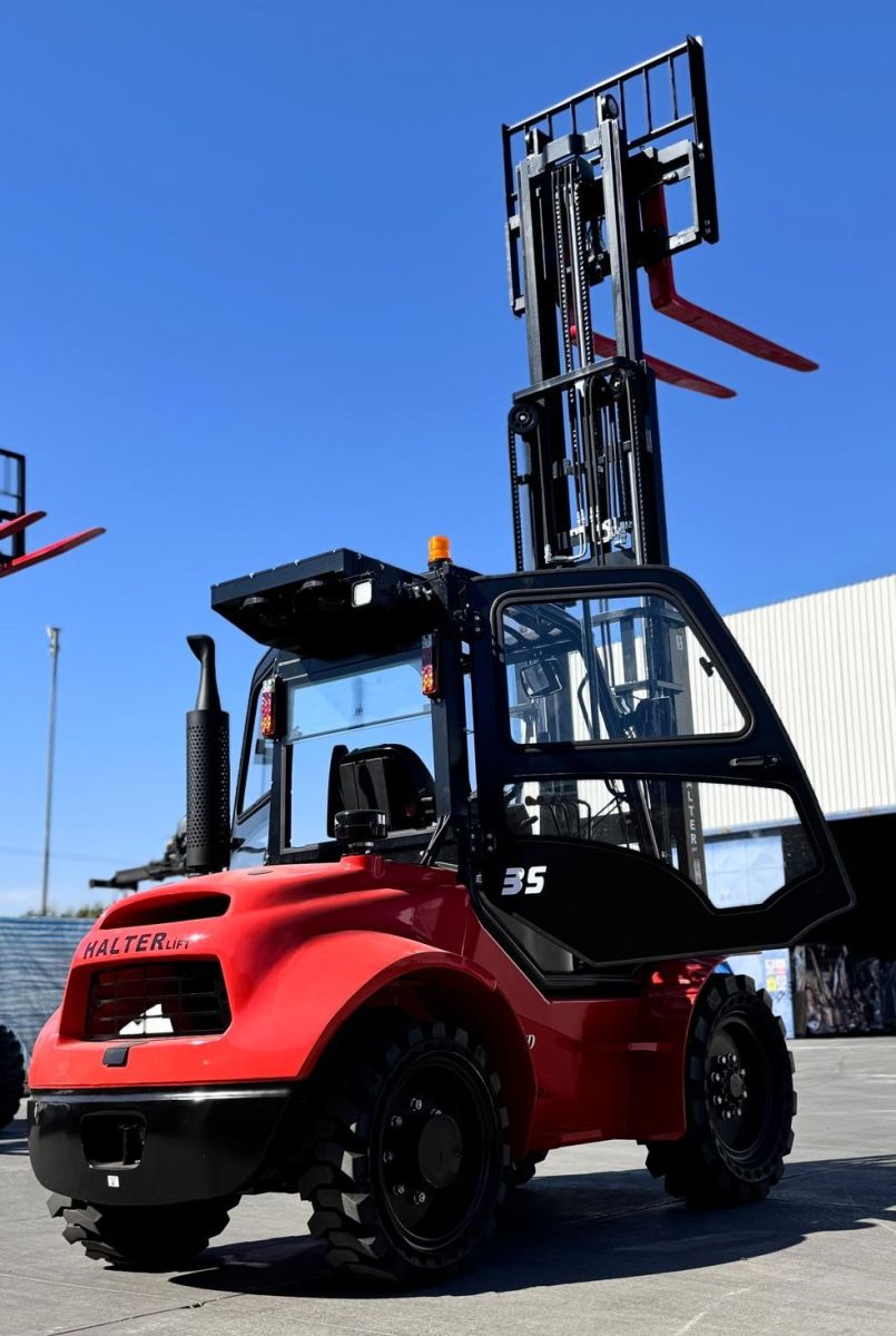 JAPON KUBOTA MOTOR 4X4 ARAZİ FORKLİFTİ 